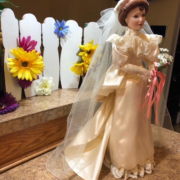 Retired 1994 Mint Condition Ashton Drake Galleries “From This Day Forward” w/COA - Picture 3 of 15